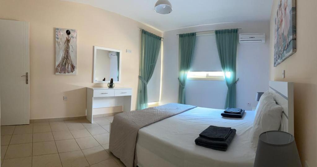Paphos Royal Seacrest Residence מראה חיצוני תמונה